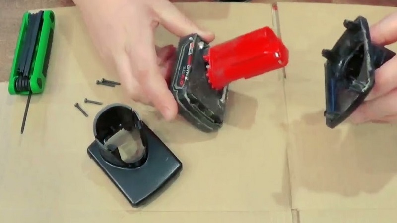 How to Remove a Milwaukee M12 Battery