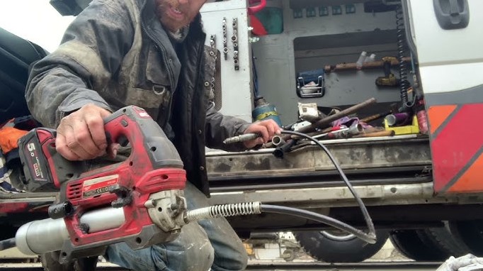 How to Load Milwaukee Grease Gun